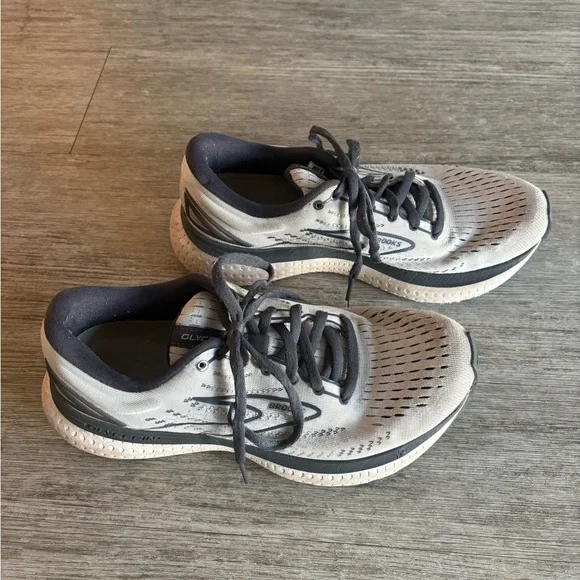 Brooks Women’s 7.5 Tennis Shoes - Picture 7 of 10